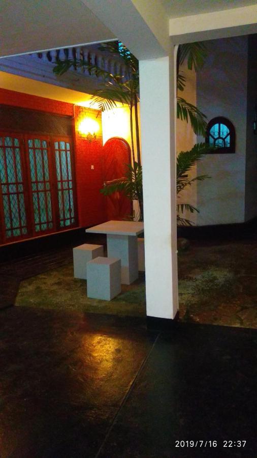 Ceylon Travel And Stay Lodge Battaramulla Exterior foto
