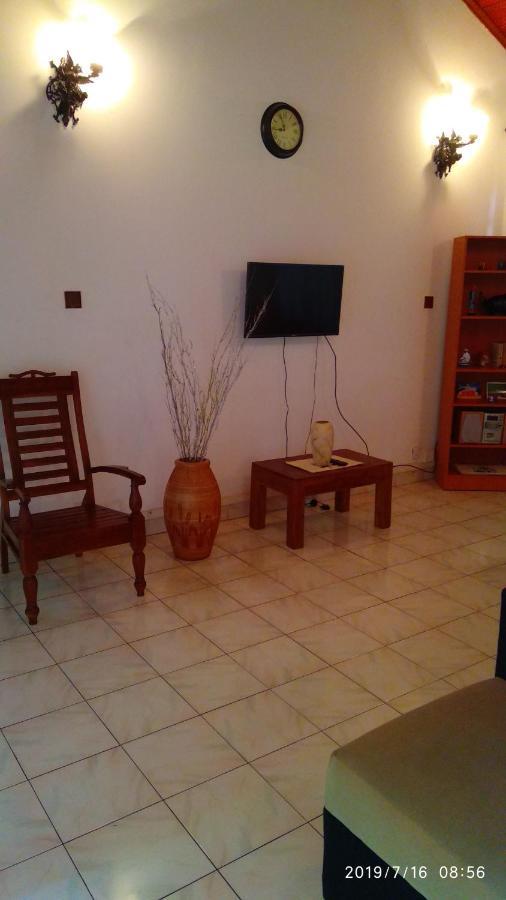 Ceylon Travel And Stay Lodge Battaramulla Exterior foto